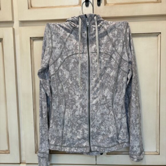 Lululemon Women’s Define Jacket Size 6 Gray White Digital Camo Print Full Zip Ho - Picture 1 of 7
